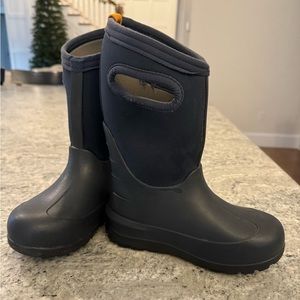 Gently used kids bog snow boots size 13